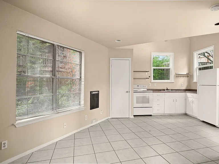 3302 Hemlock Ave #B — Photo 2