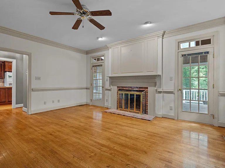 2113 Fallon Oaks Ct — Photo 10