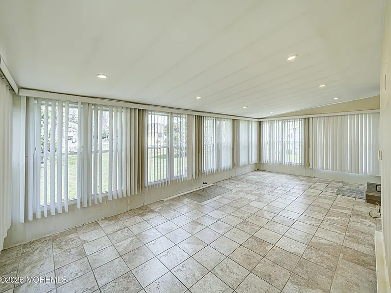 59 Guadeloupe Dr — Photo 18