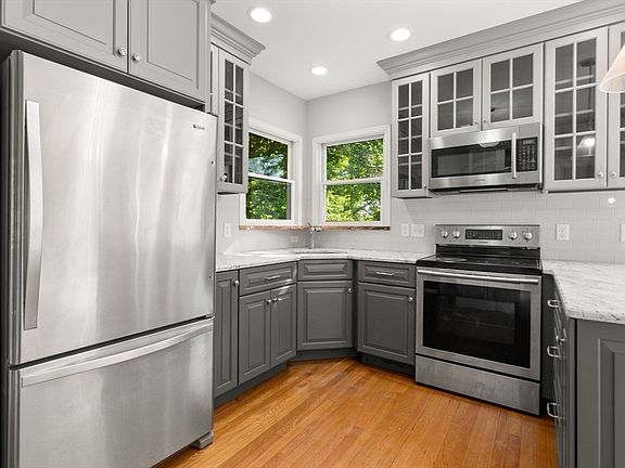 3rd image of 1231 Pleasant St