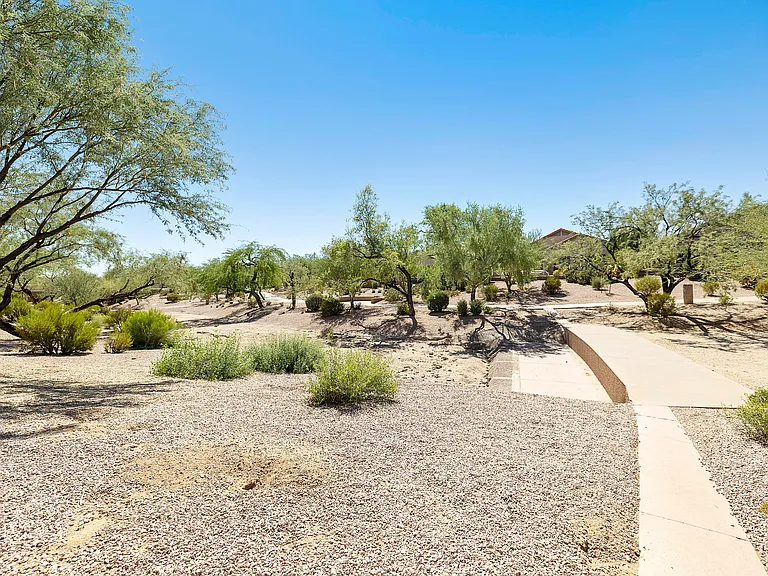 4704 E Weaver Rd — Photo 88