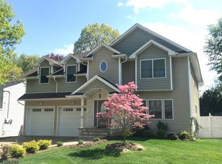 20 Highwood Ave, Waldwick, NJ 07463