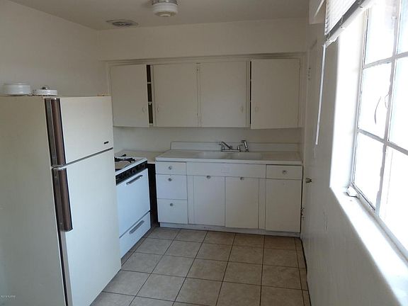 3rd image of 3603 E Lee St