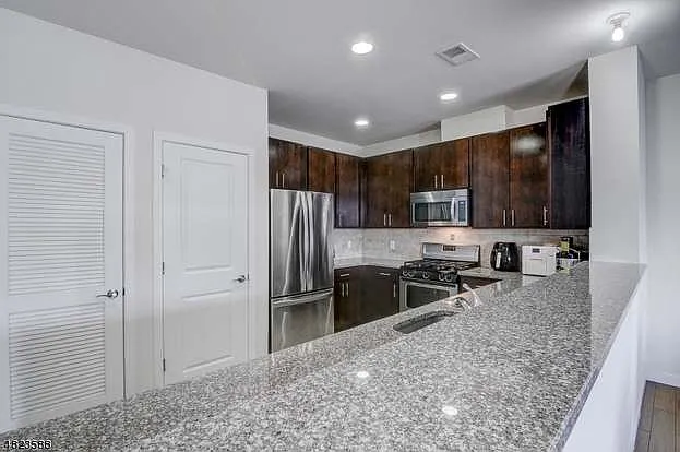 331 Pond Ln — Photo 91
