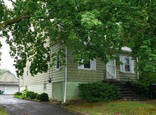 252 S Fellowship Rd, Maple Shade, NJ 08052