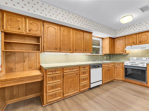 5th image of 1111 Ranch Dr