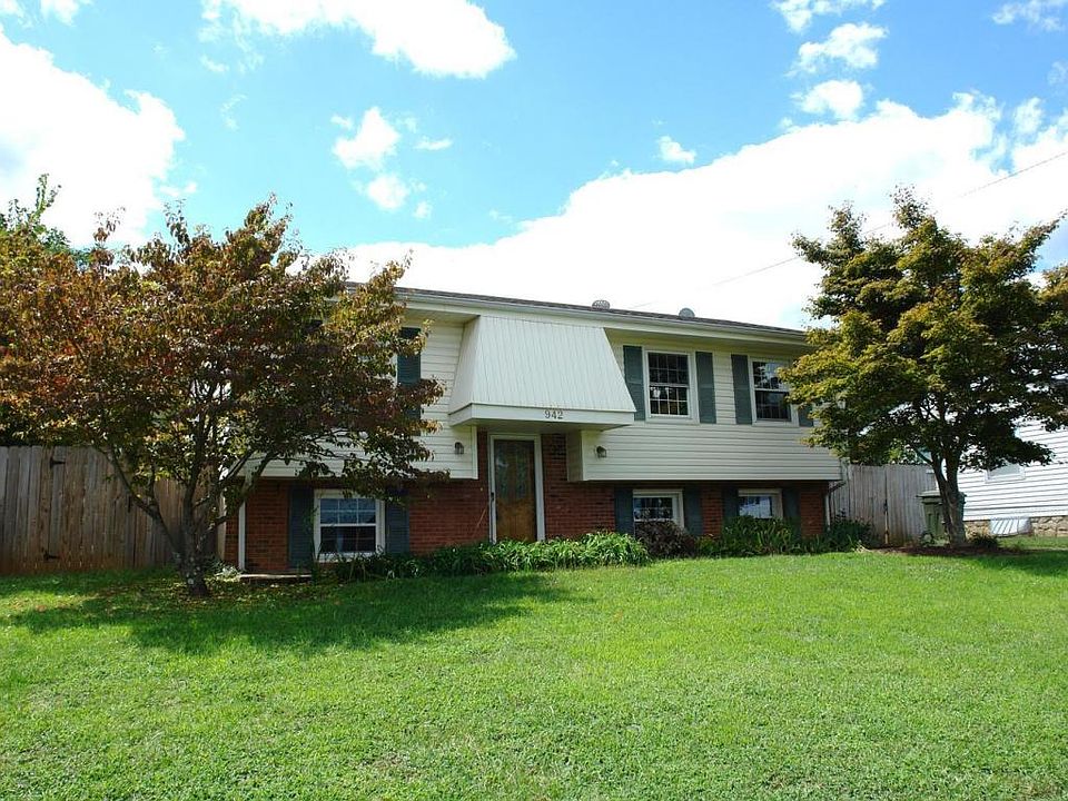 1st image of 942 Pyrtle Dr