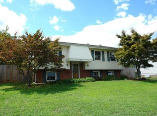 942 Pyrtle Dr, Salem, VA 24153