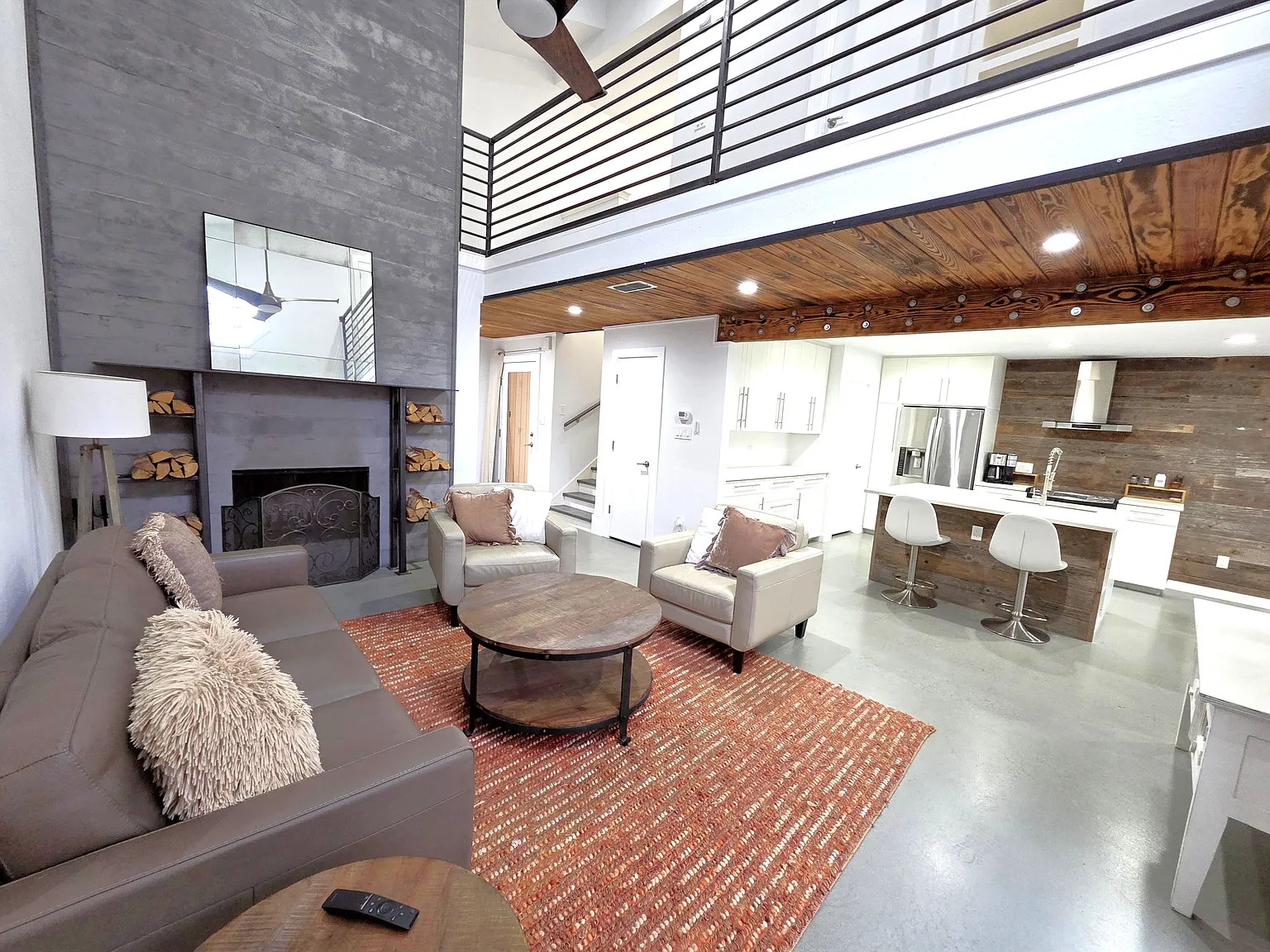 3 bed, 2.5 bath, 1689 sqft, $2,800 — Photo 1