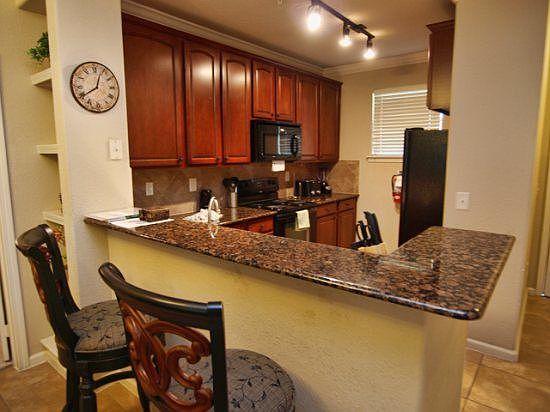 BP3C906-423-kitchen-and-breakfast-bar