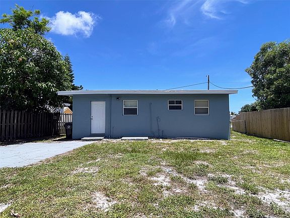 5th image of 1746 Lauderdale Manor Drive
