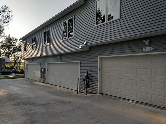 2nd image of 224 Larpenteur Ave W
