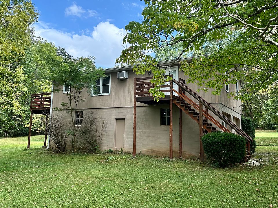 Apartment over garage on a beautiful tree filled lot