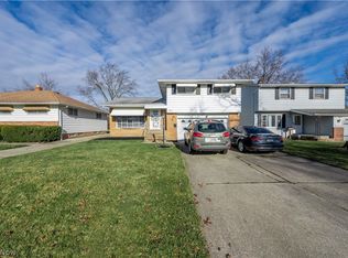 15901 Dunbury Dr, Maple Heights, OH 44137