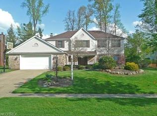 17573 Pioneers Creek Cir, Strongsville, OH 44136