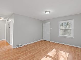 317 Cameron Rd, Saint Louis, MO 63137