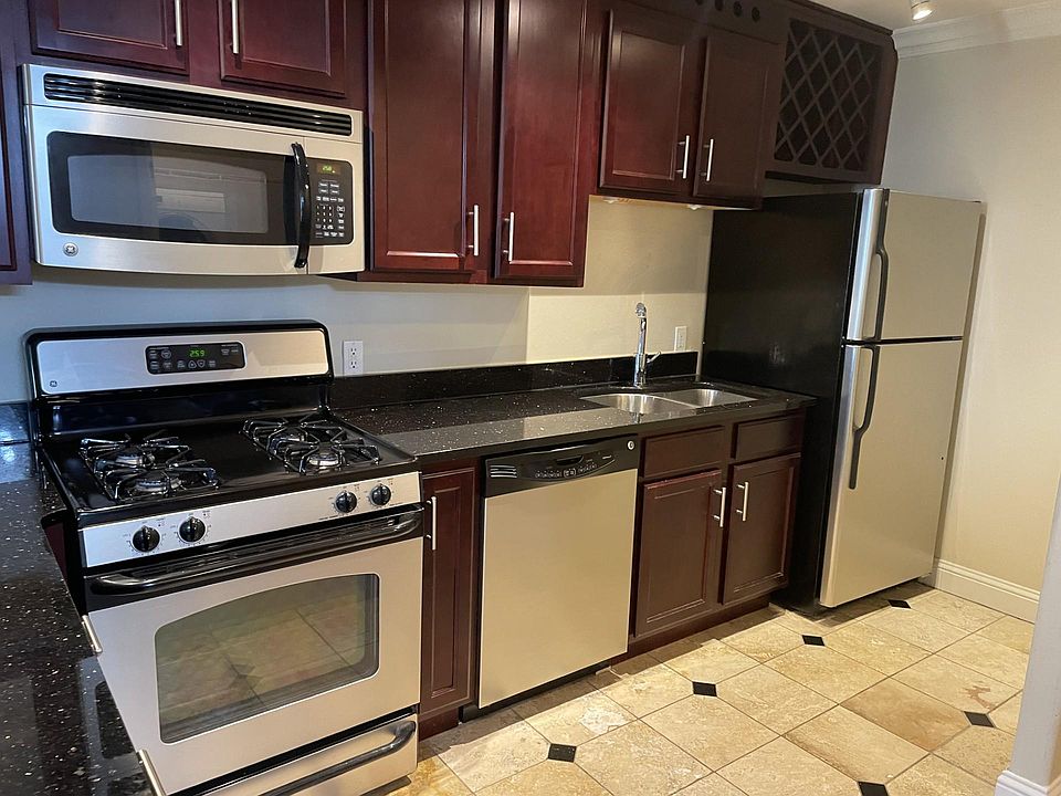 1st image of 700 E 8th St Unit 10L