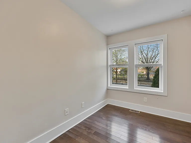 1100 Holbrook Ter NE #2 — Photo 8