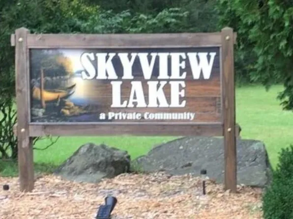 150 Mountain Dr, Greentown, PA 18426