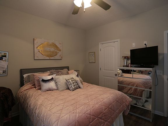 4th image of 206 Herschel Dr APT D