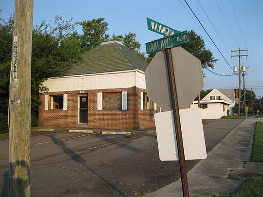 2nd image of 3401 Oaklawn Blvd