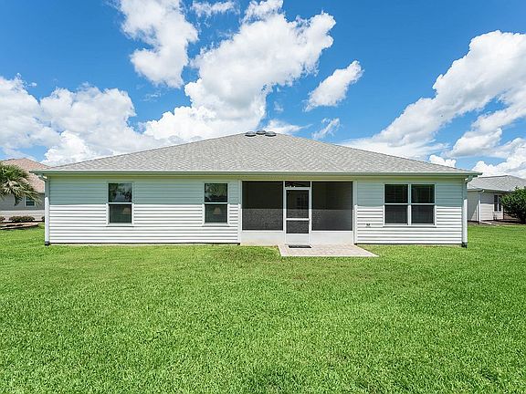 Large rear yard, Pool ?