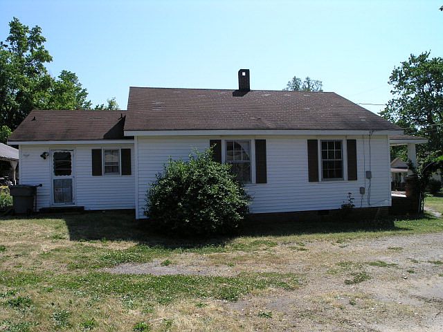 2nd image of 208 Gate St