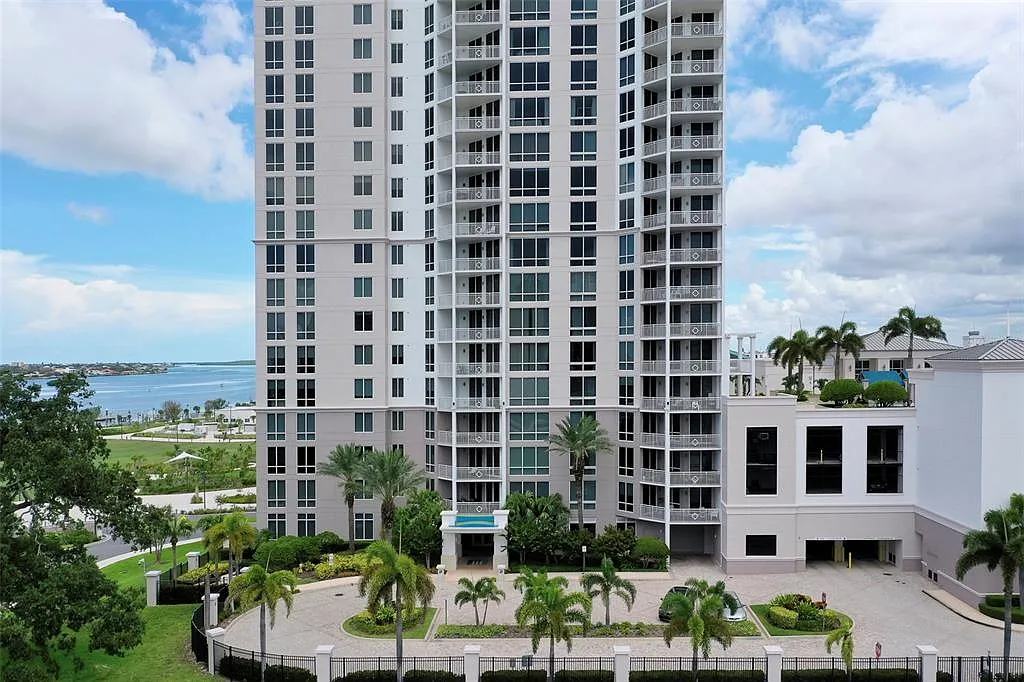 2 bed, 2.5 bath, 1458 sqft, $4,500 — Photo 2