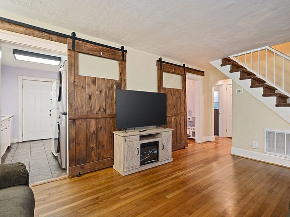 5th image of 2640 Somme Ave