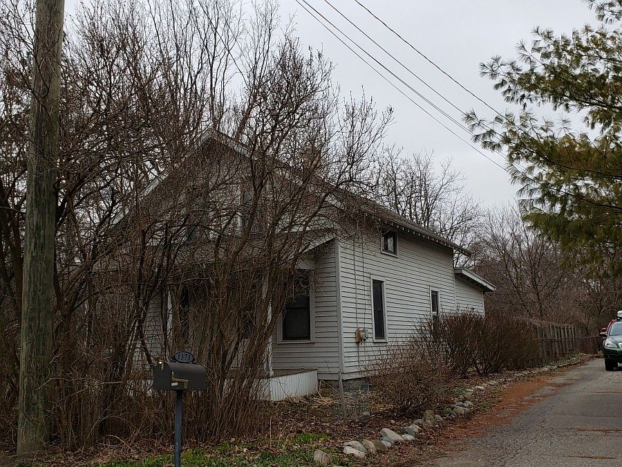 2nd image of 1369 Jewett Ave