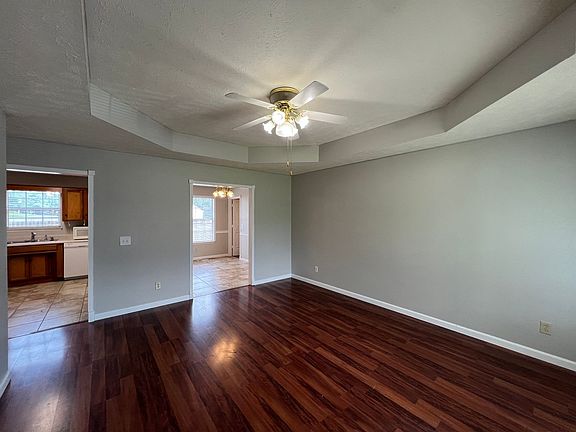 3rd image of 206 Vernon Traylor Dr