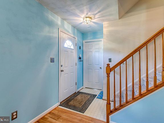 5th image of 6109 Taverneer Ln