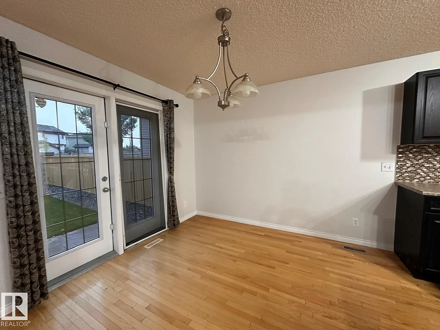 3 bed, 2.5 bath, 1900 sqft, $2,500 — Photo 4