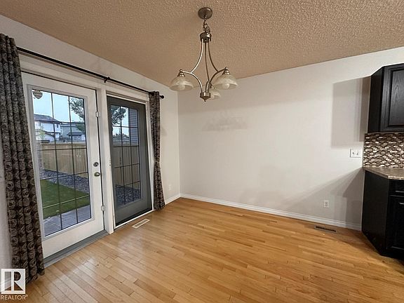 4th image of 1569 37a Ave NW