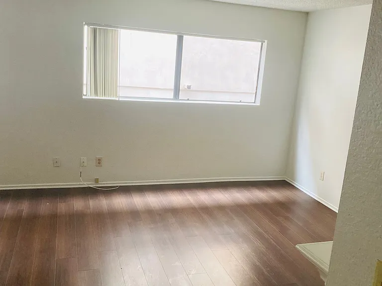 11312 Morrison St #21 — Photo 9