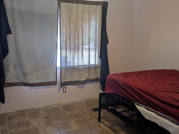 3rd image of 400 N Riverside Dr