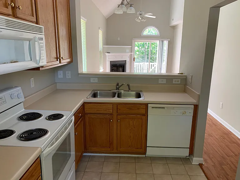 930 Cinnamon Dr — Photo 24