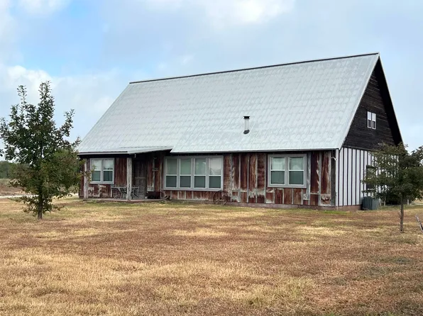 707 Creek Rd, Marion, TX 78124