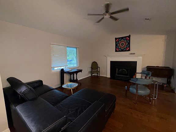 2nd image of 540 Gentian Rd