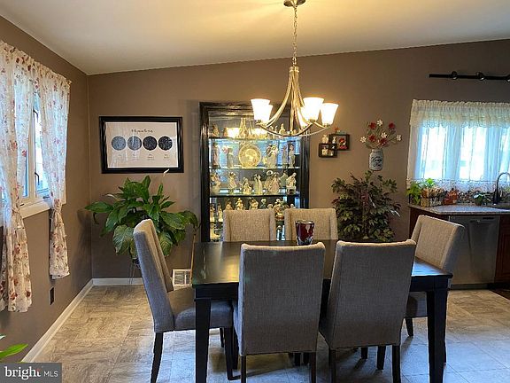 5th image of 113 Valley Green Dr