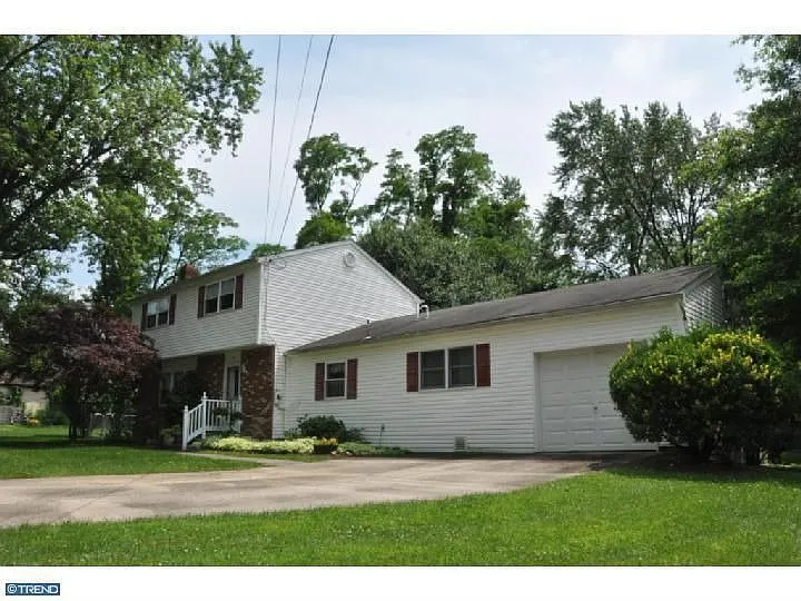 90 Cooper Ave photo 1