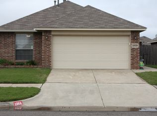 1009 SW 25th St, Moore, OK 73170