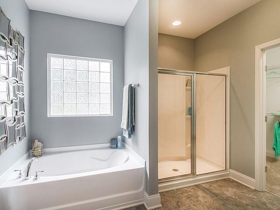 The Davidson Owner s Bathroom This is a model representation, not the actual home