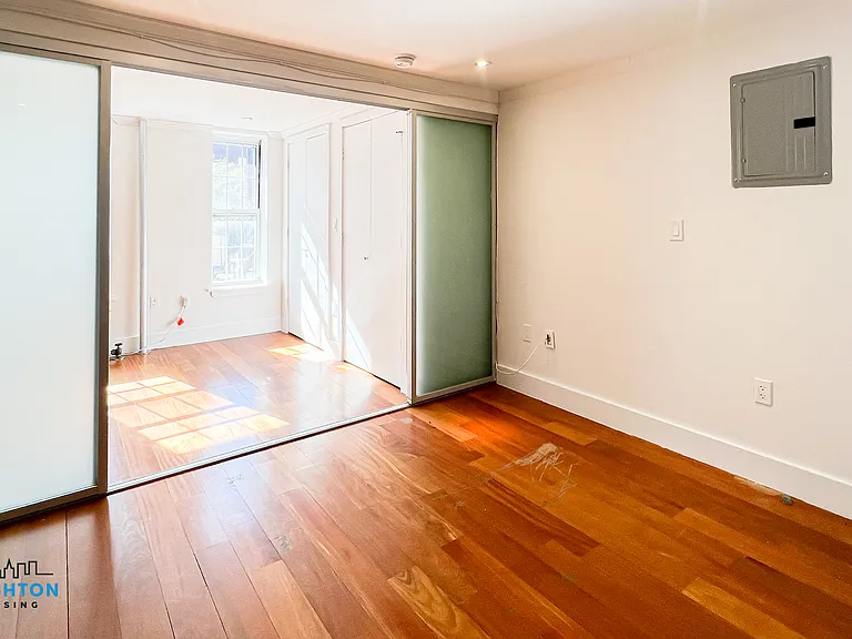 195 E 4th St #12 — Photo 2
