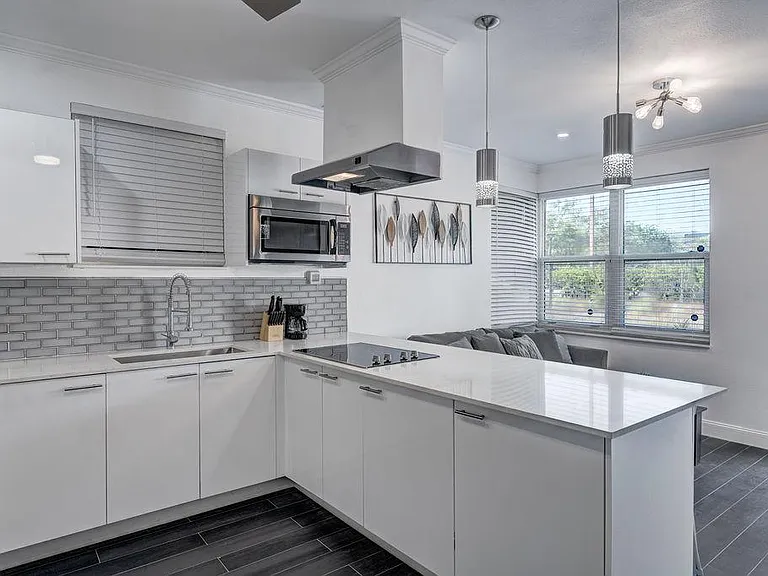 2608 W Swann Ave — Photo 4