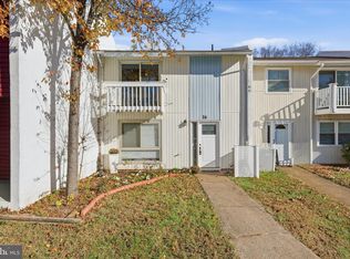 26 Carousel Ct, Sterling, VA 20164