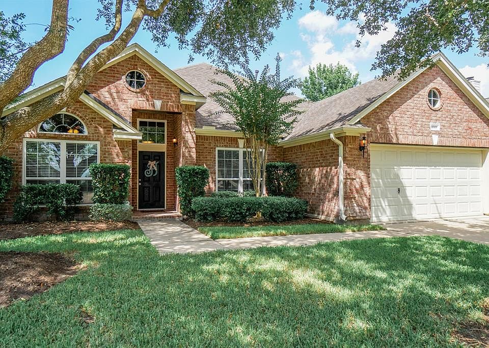 4 sided brick home with updated Vinyl Low-E double pane windows!