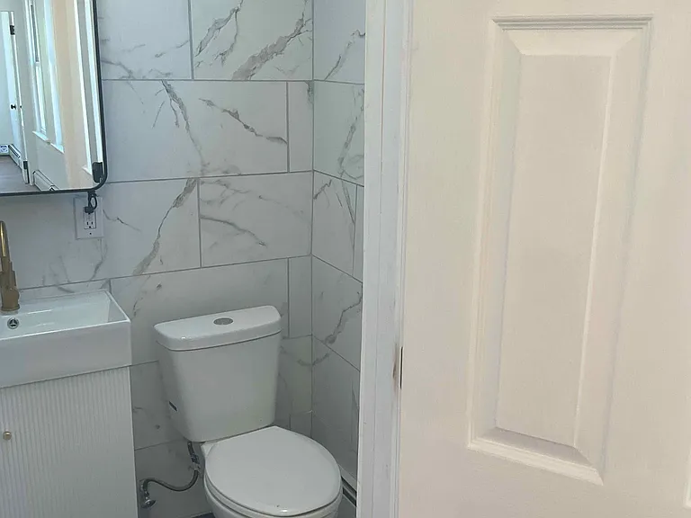 14 Crown St #2W — Photo 3