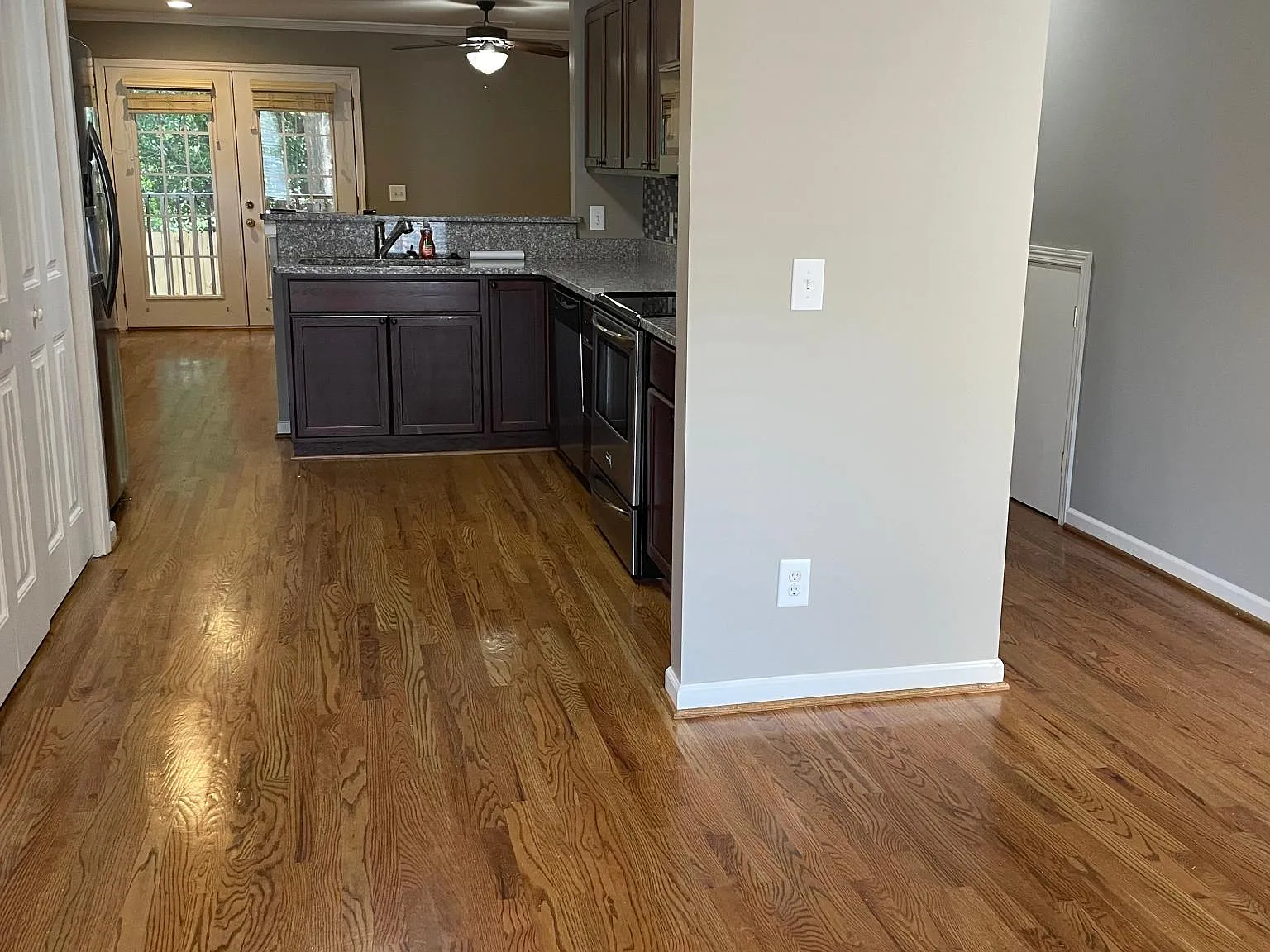 3 bed, 2.5 bath, 1618 sqft, $2,100 — Photo 3
