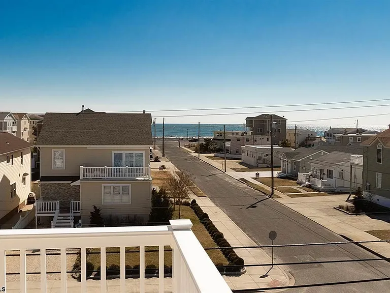 1001 Beach Ave E — Photo 20